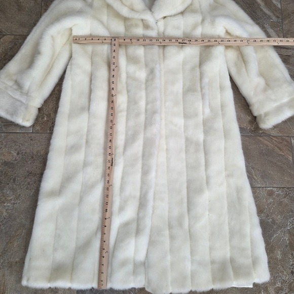 Terry Lewis Classic Luxuries Faux Fur Coat Winter White Ribbed Longline Coat - Picture 4 of 12
